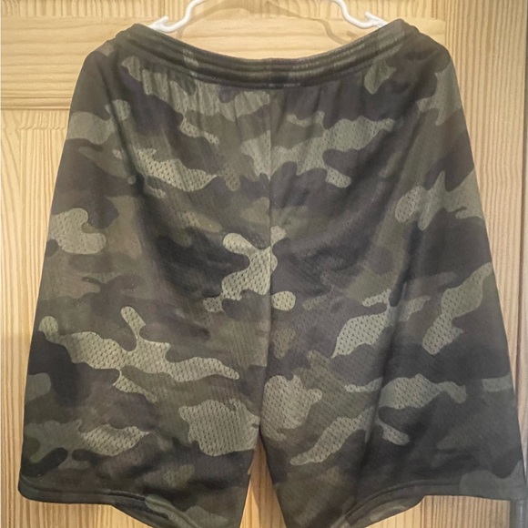 🤍🤍Champion Men's Athletic Camo Shorts - Black and Gray - Picture 11 of 13